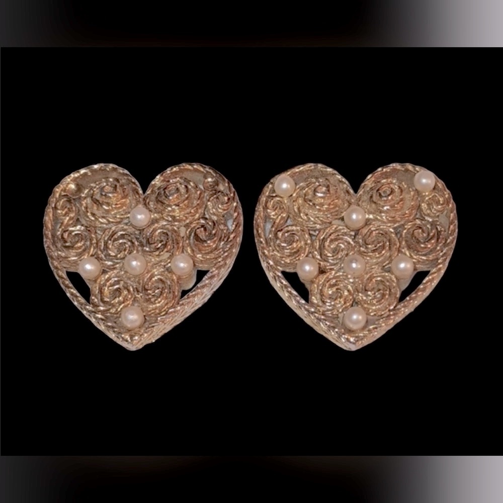 Givenchy 💛Heart & Pearl gold tone metal earrings. - Picture 3 of 6